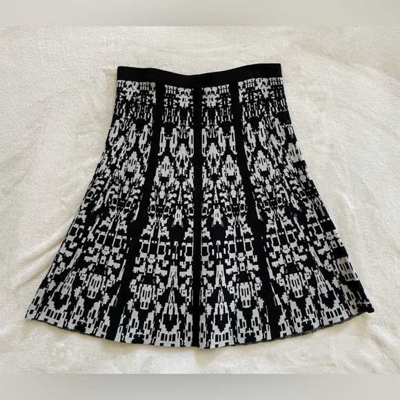 41 Hawthorn Stitch fit black knit skirt NWOT - Picture 2 of 6